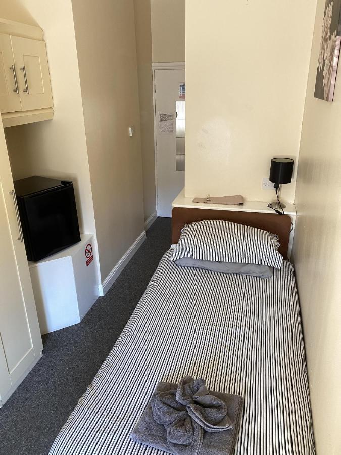 Parasol Weston Guest House Chambre photo