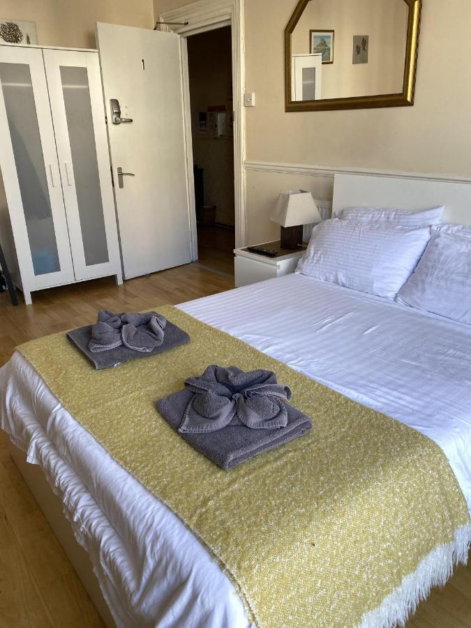 Parasol Weston Guest House Chambre photo