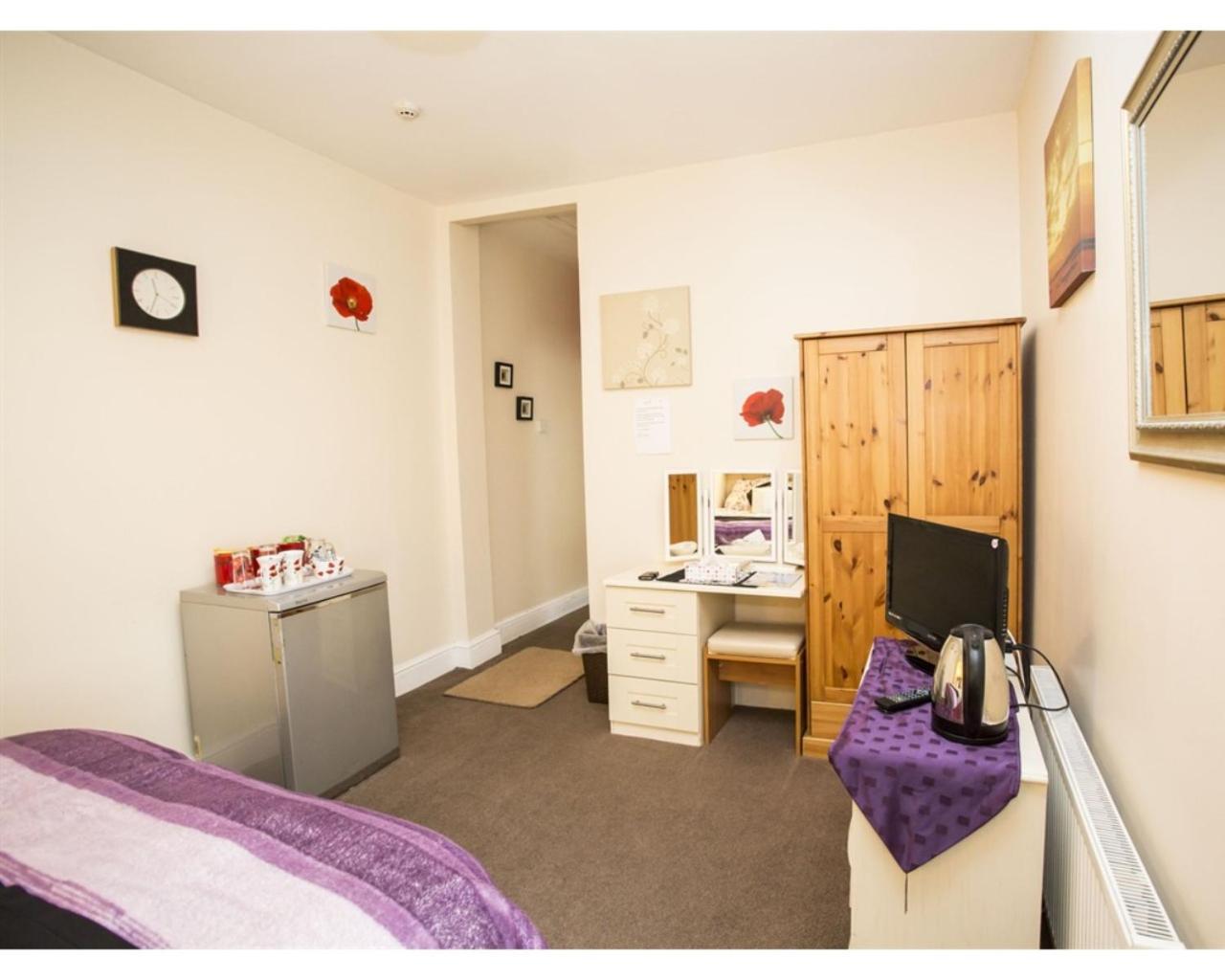 Parasol Weston Guest House Chambre photo