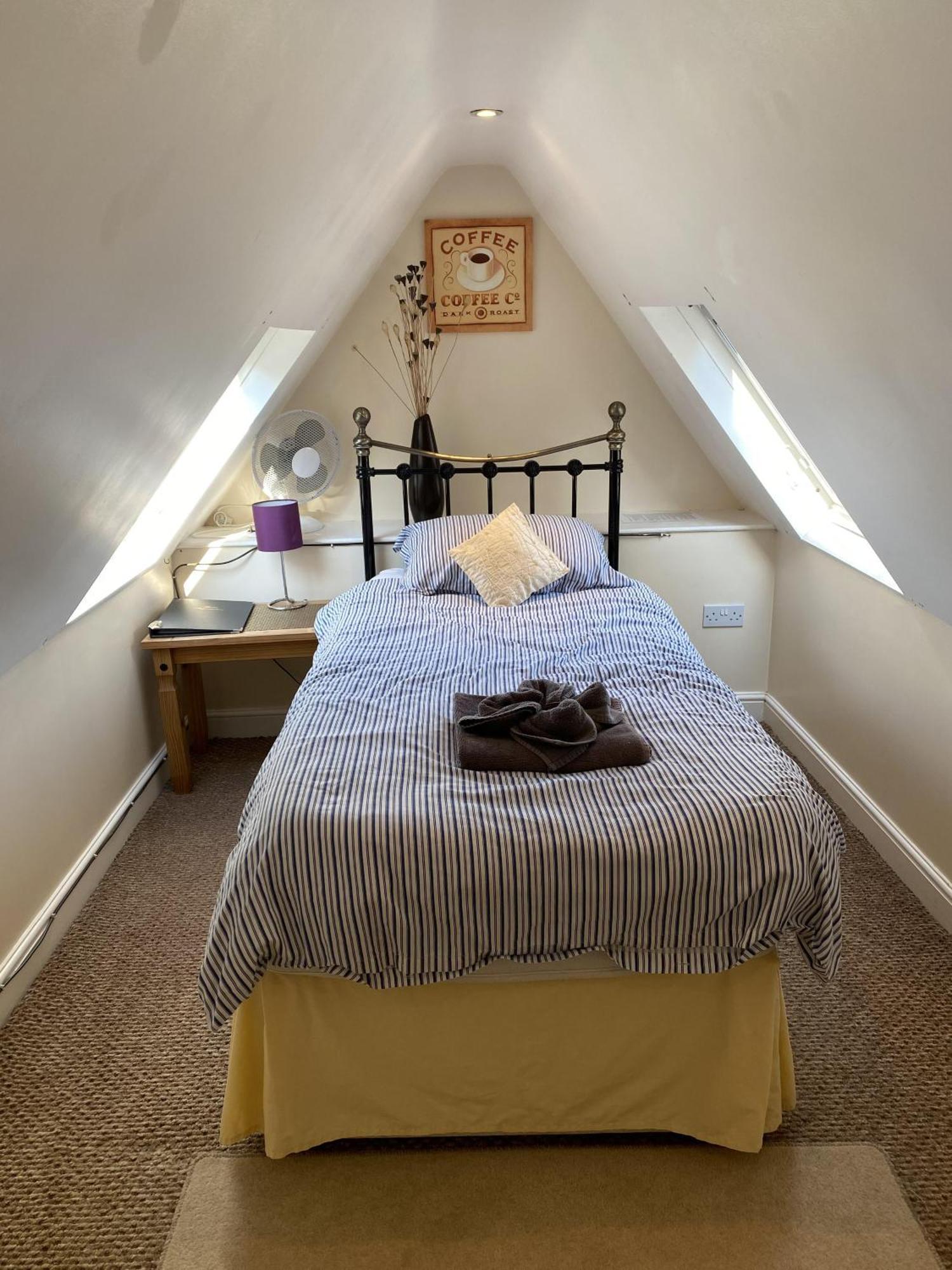 Parasol Weston Guest House Chambre photo