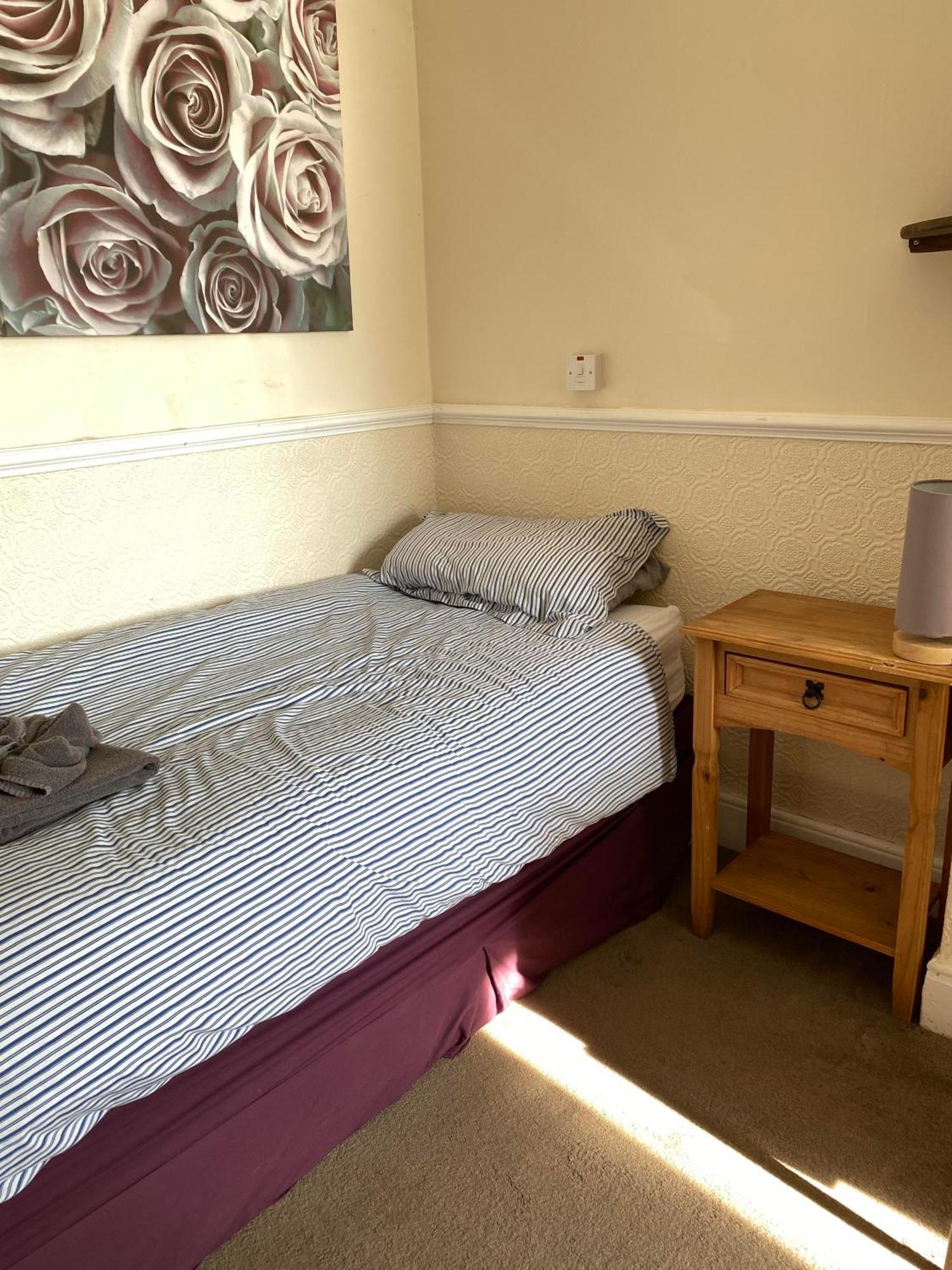 Parasol Weston Guest House Chambre photo