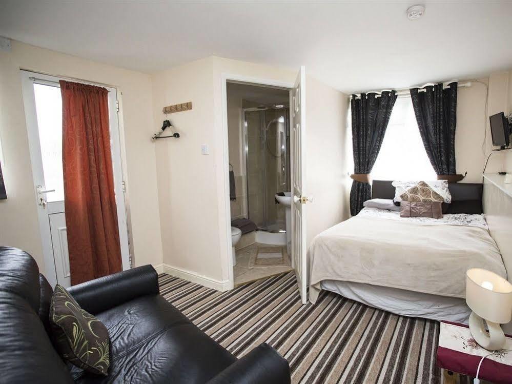 Parasol Weston Guest House Extérieur photo