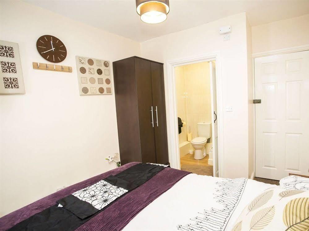 Parasol Weston Guest House Extérieur photo