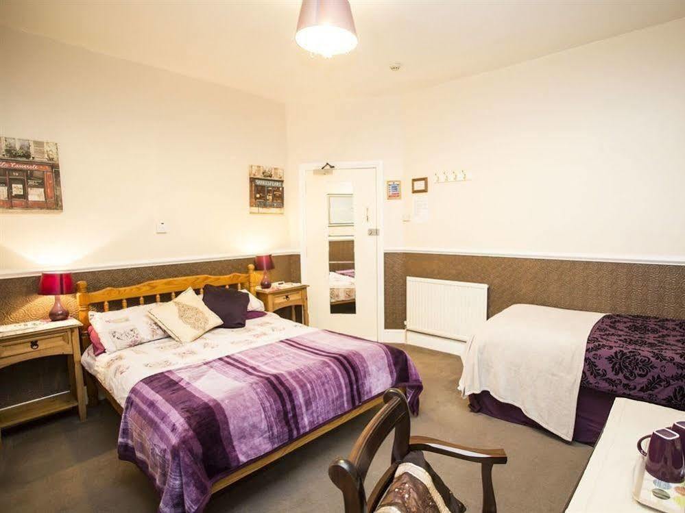 Parasol Weston Guest House Extérieur photo